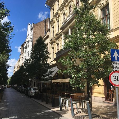 Makes You Happy Budapest Exterior foto